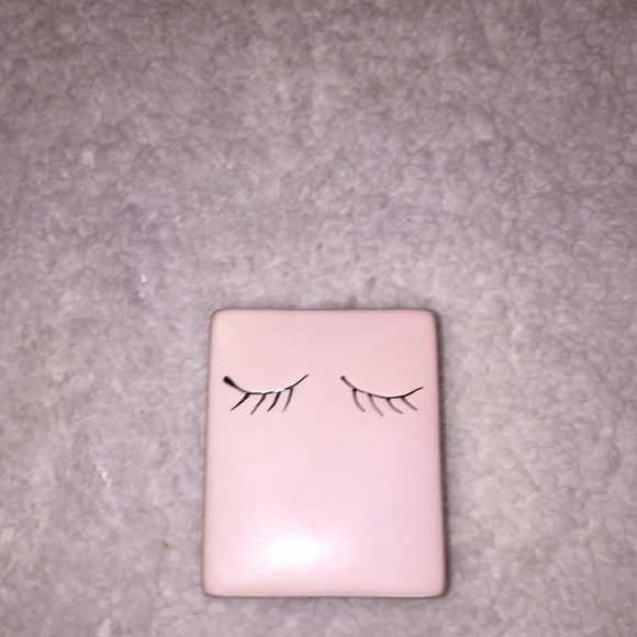 Makeup brush holder - Picture 2 of 2